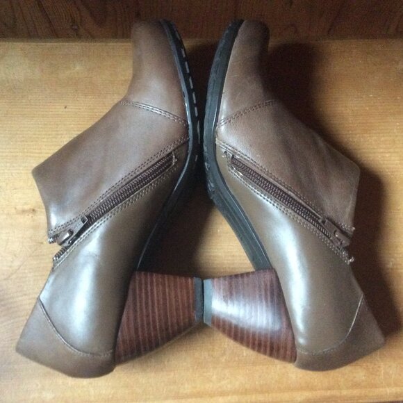 Yuu Tammy Light Brown Leather Upper Stacked Heel Western Ankle Boot Size 8.5M - Picture 9 of 10